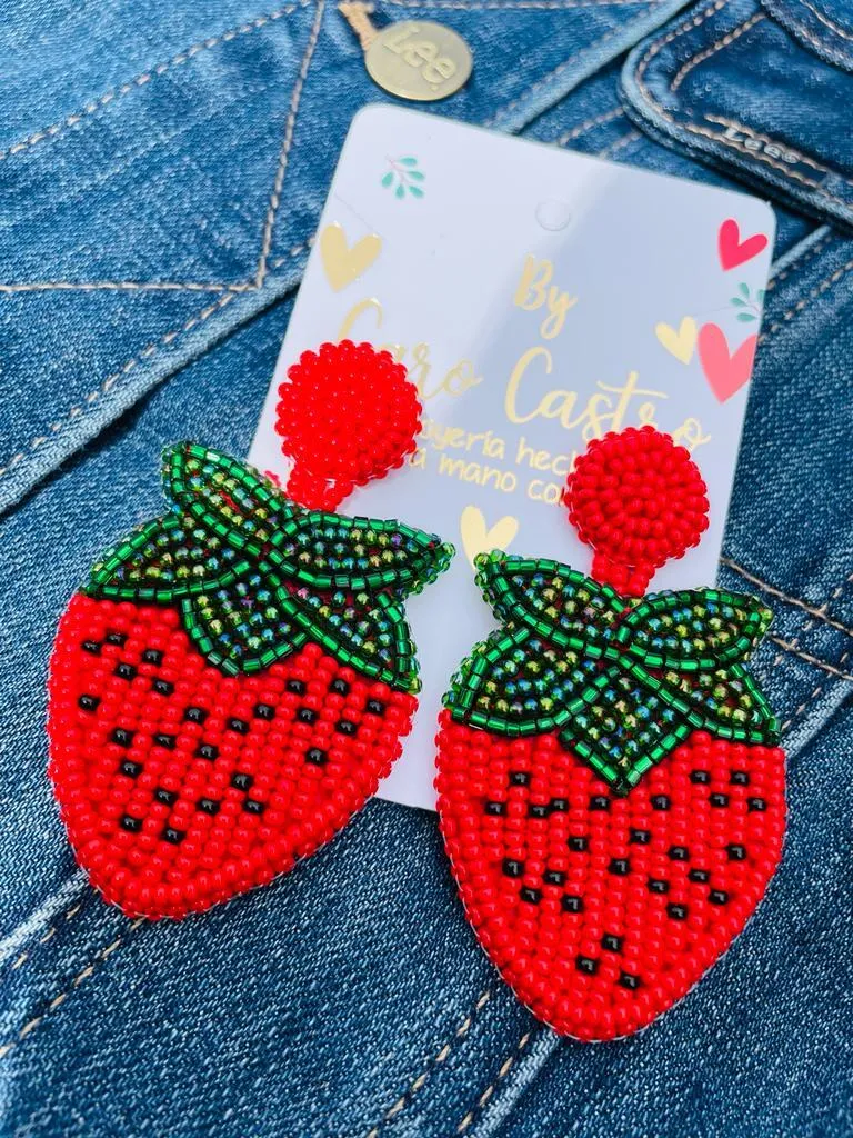  Aretes  de fresa rojas con hojas verdes 2