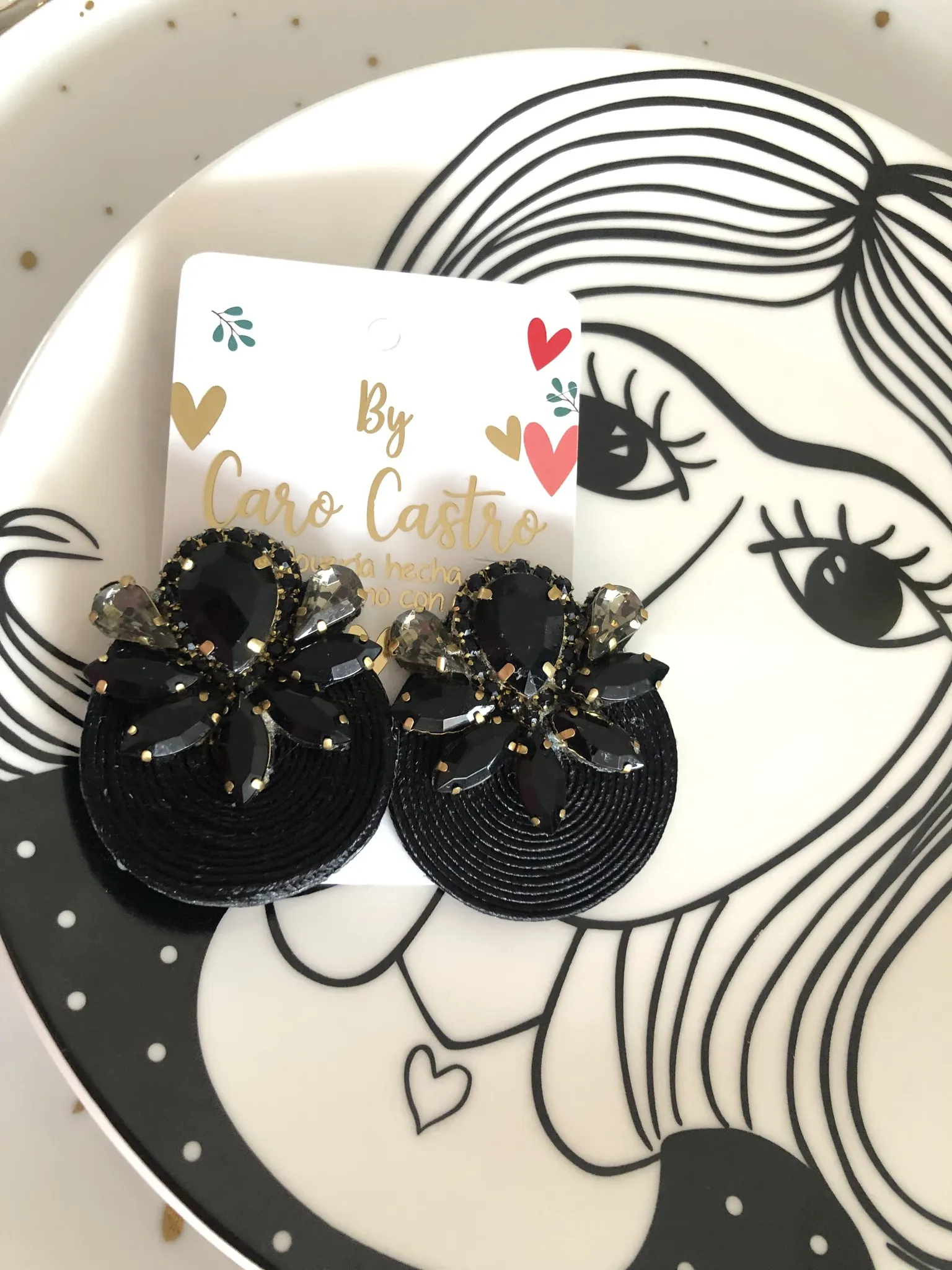 Aretes Redondos Soutache Negro con Cristales