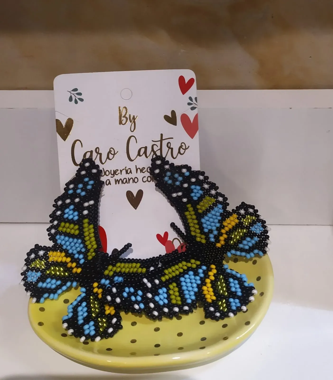 Mariposa Azul con amarillo elaborada  en mostacilla, Hechas a mano