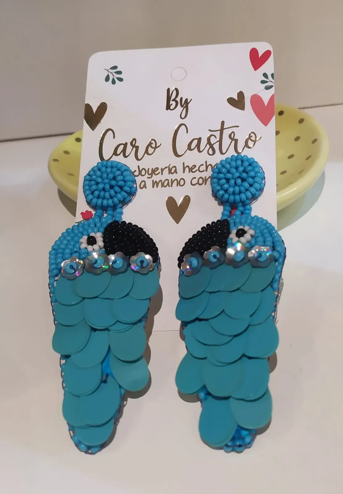 Loro Azul Aguamarina en mostacilla y lentejuelas, Hechas a Mano