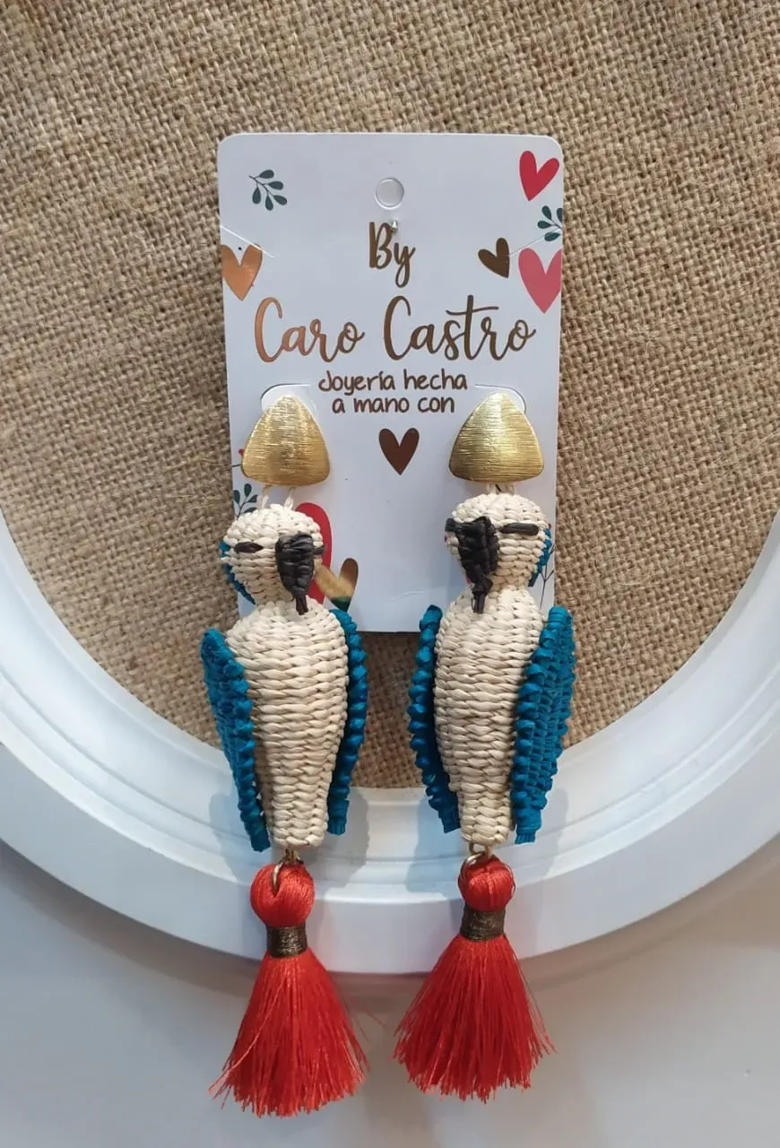 Pajaro Beigs con alas azules elaborado en Iraca, Hechas a Mano