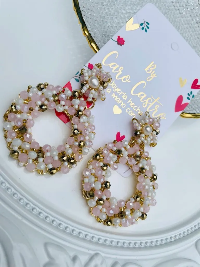 Aretes Redondos en Alambrismo Dorado y Beige 