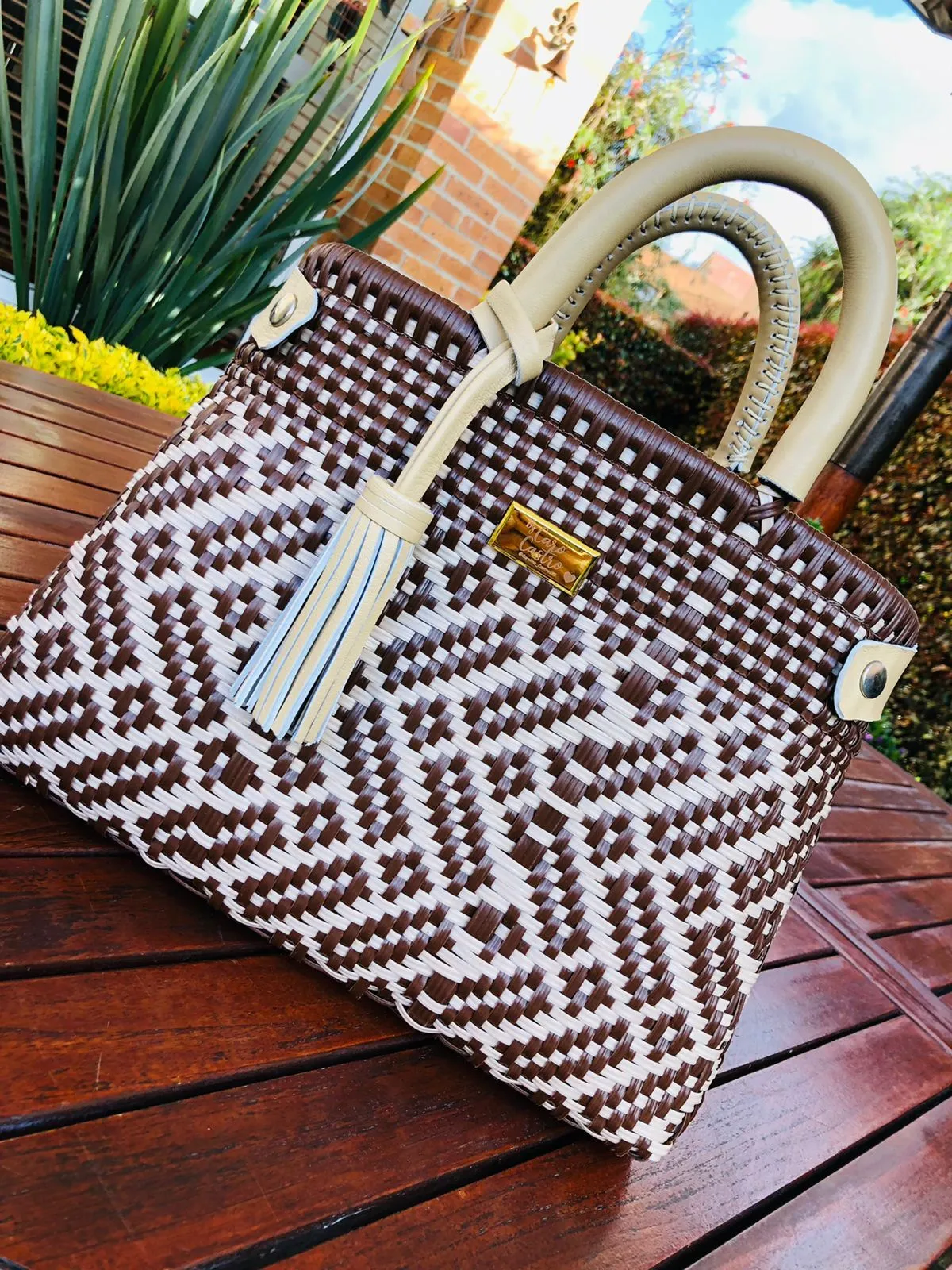 Cartera Tejida color beige con cafe