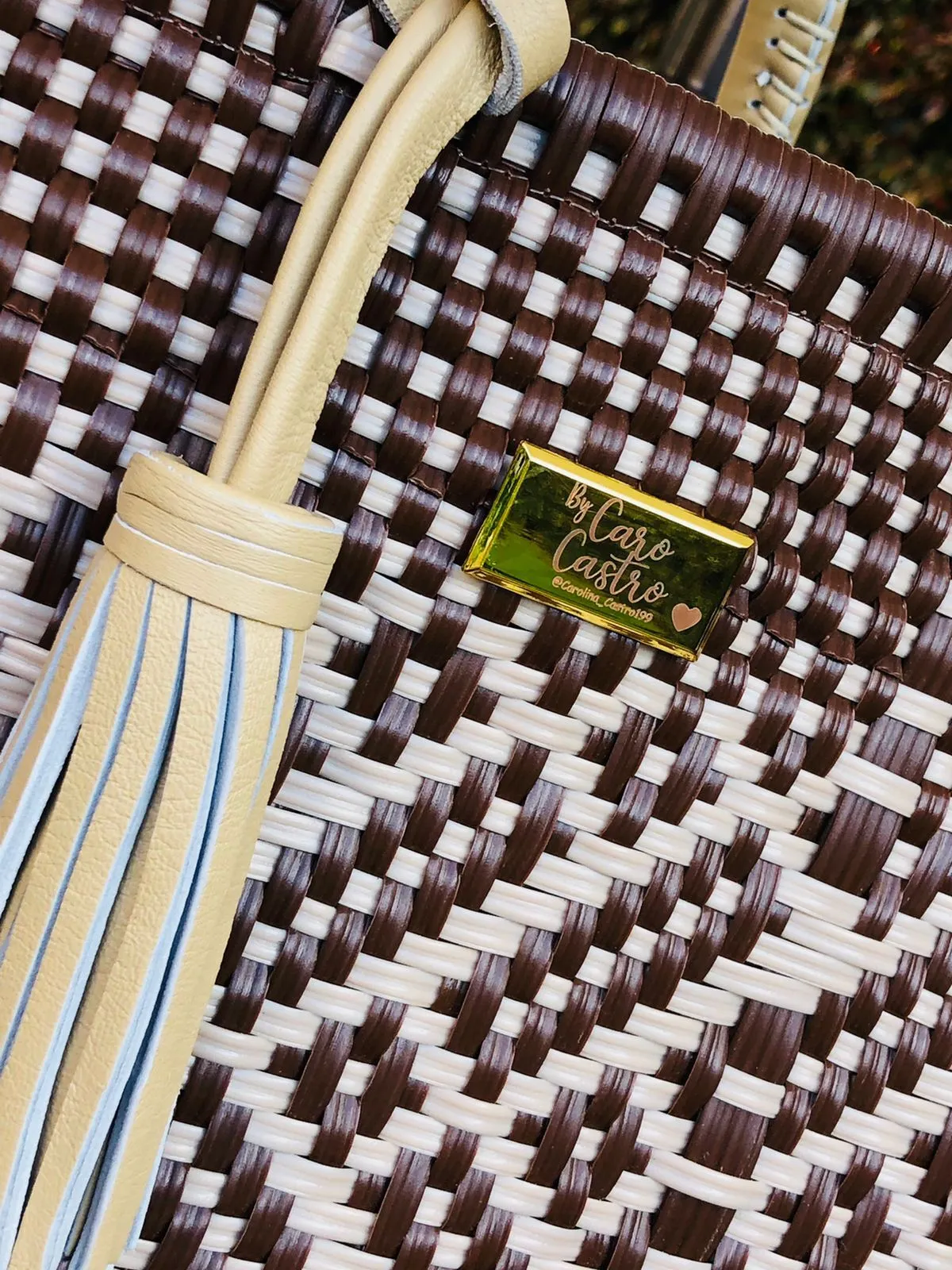 Cartera Tejida color beige con cafe 2