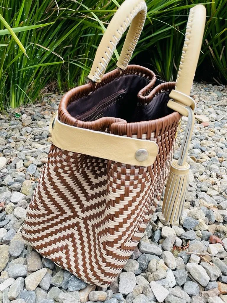 Cartera Tejida Beige y Cafe 2