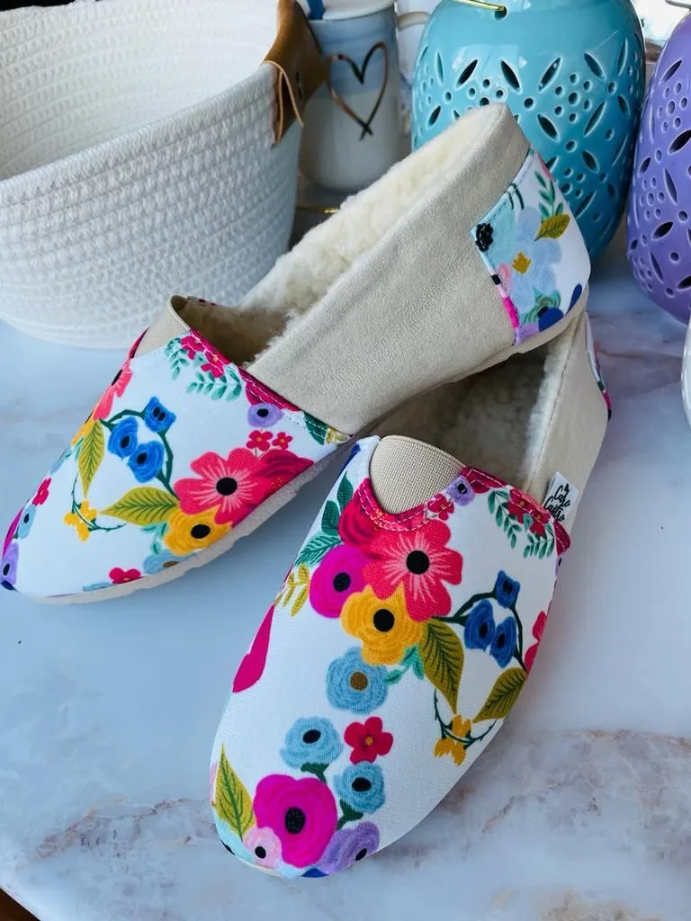 Alpargatas By Santi Beige con Flores y Corazones