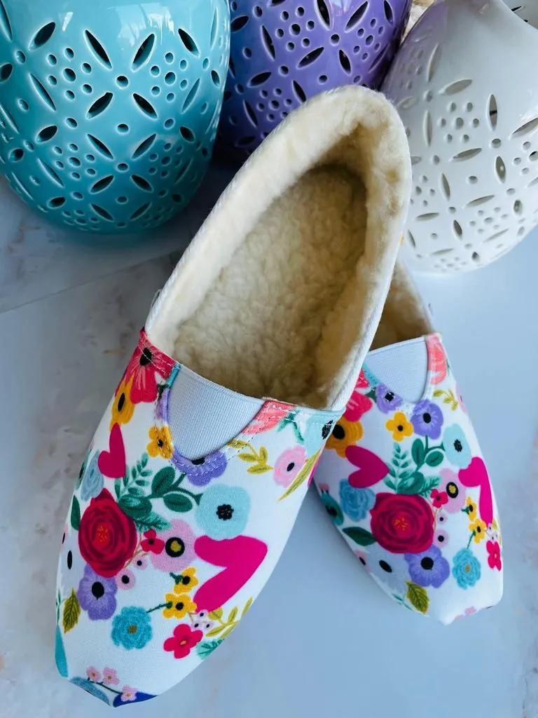 Alpargatas By Santi Beige con Flores y Corazones 2