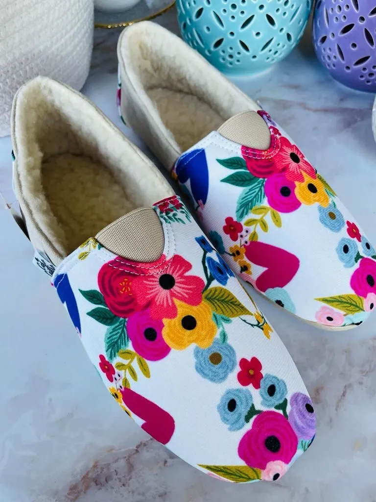 Alpargatas By Santi Beige con Flores y Corazones 3