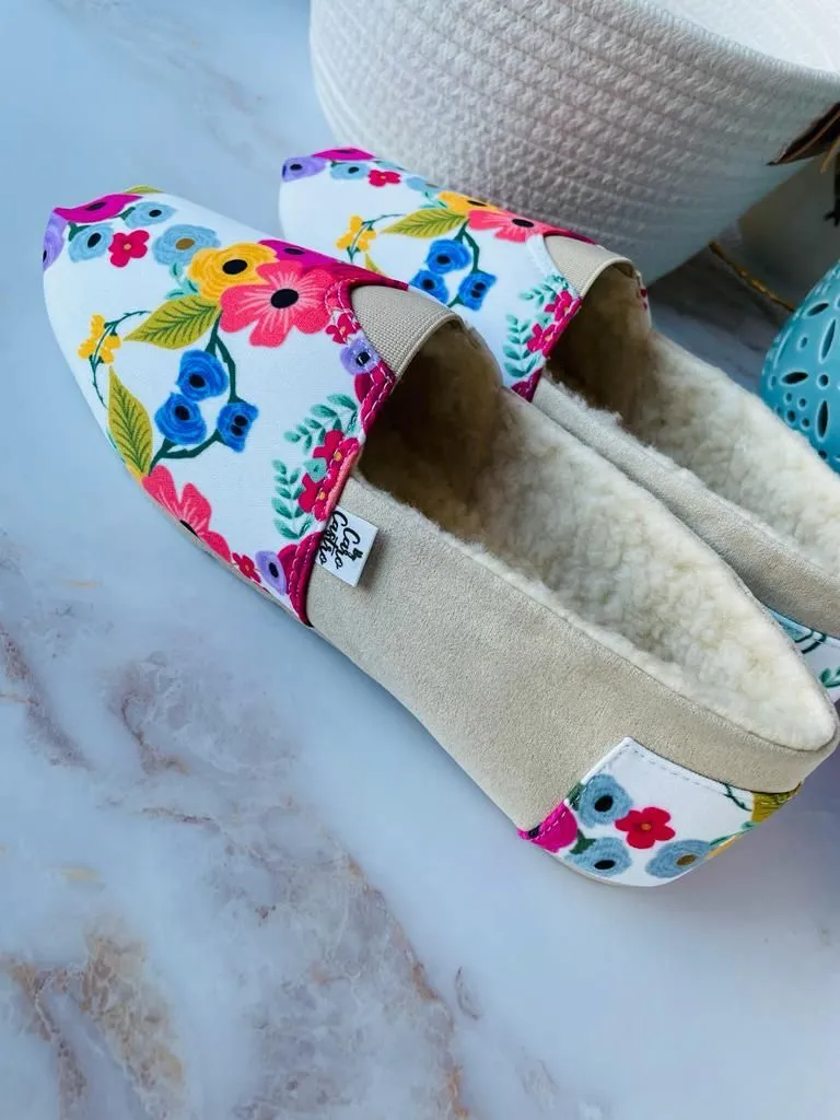 Alpargatas By Santi Beige con Flores y Corazones 5