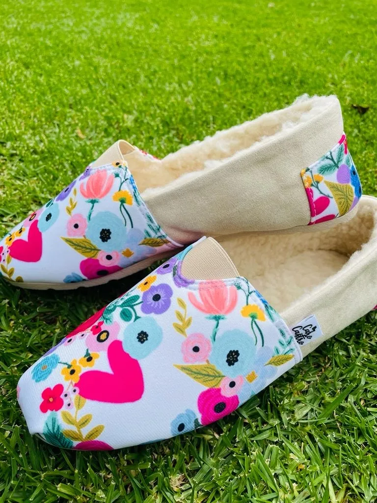Alpargatas By Santi Beige con Flores y Corazones 8