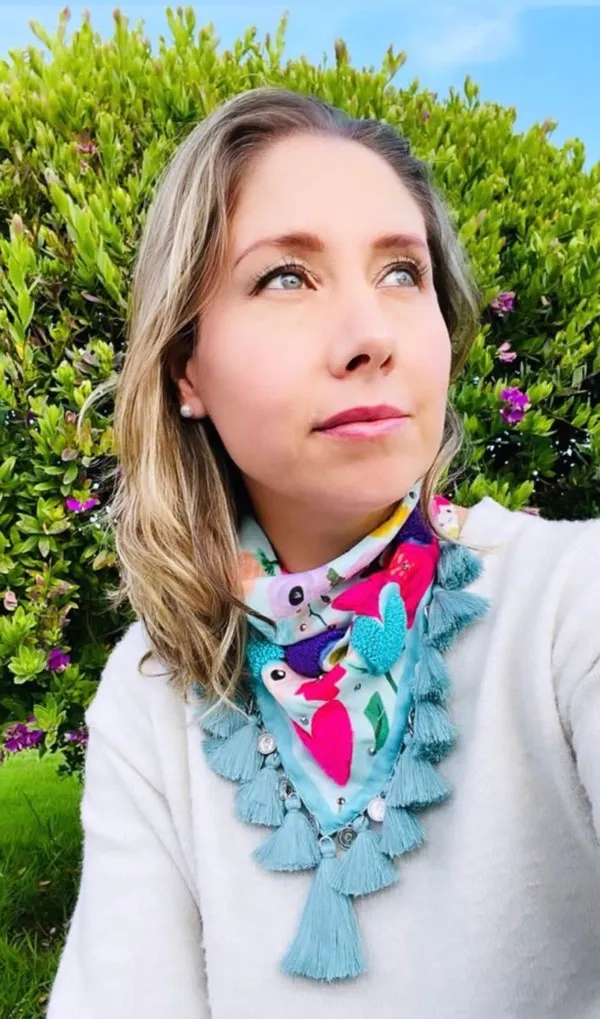 Pañoleta Alegria para el Alma By Santi con Borla Turquesa  3