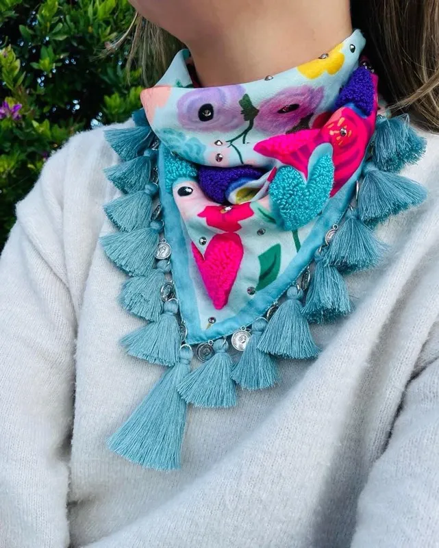 Pañoleta Alegria para el Alma By Santi con Borla Turquesa  4