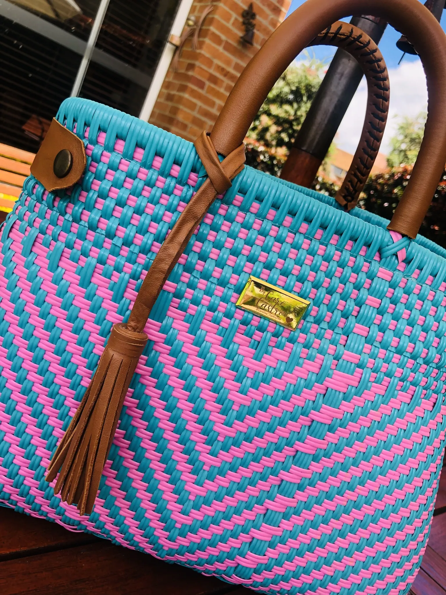 Cartera Rosada con azul celeste tejida a mano. 2