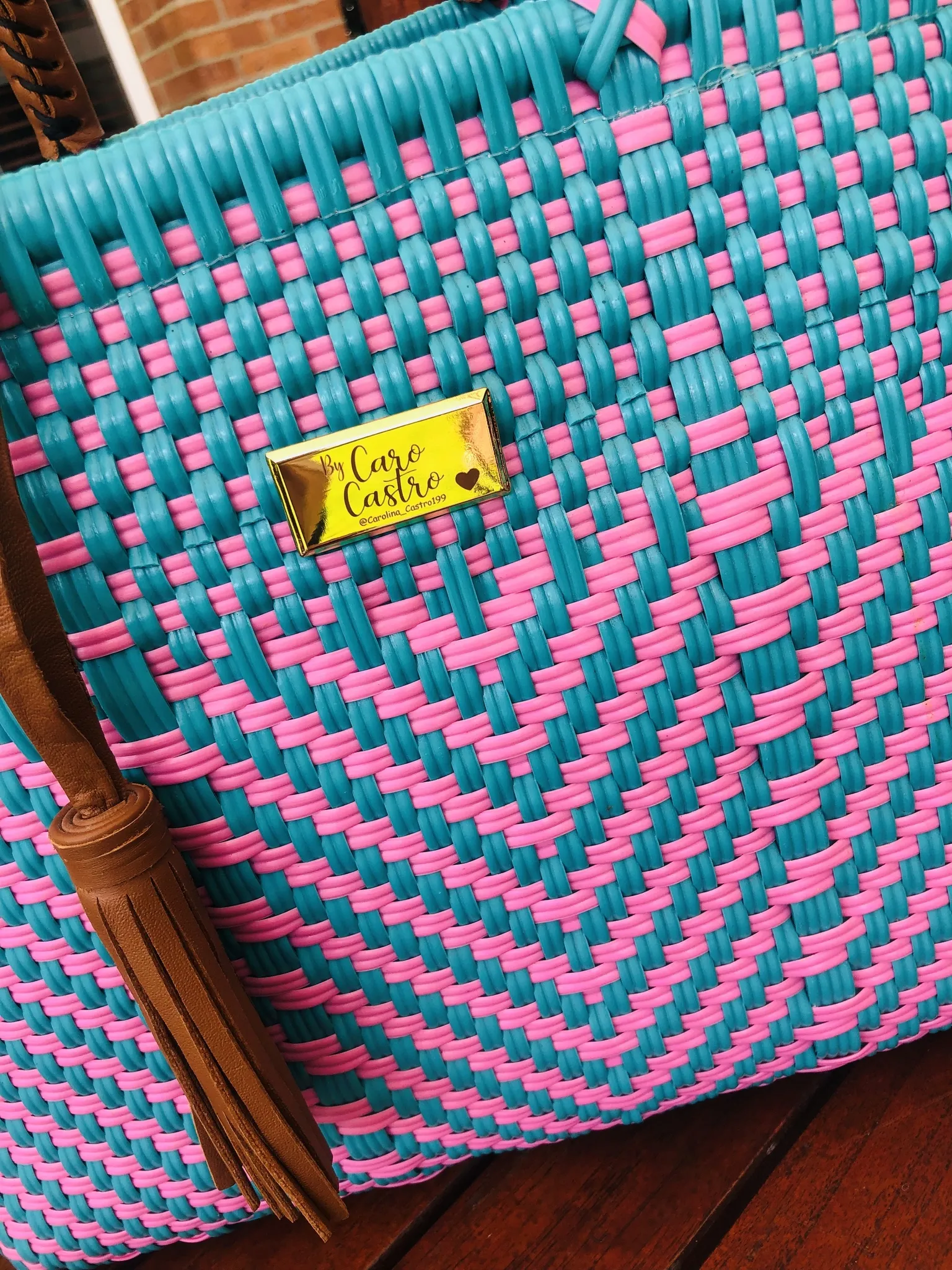 Cartera Rosada con azul celeste tejida a mano. 3