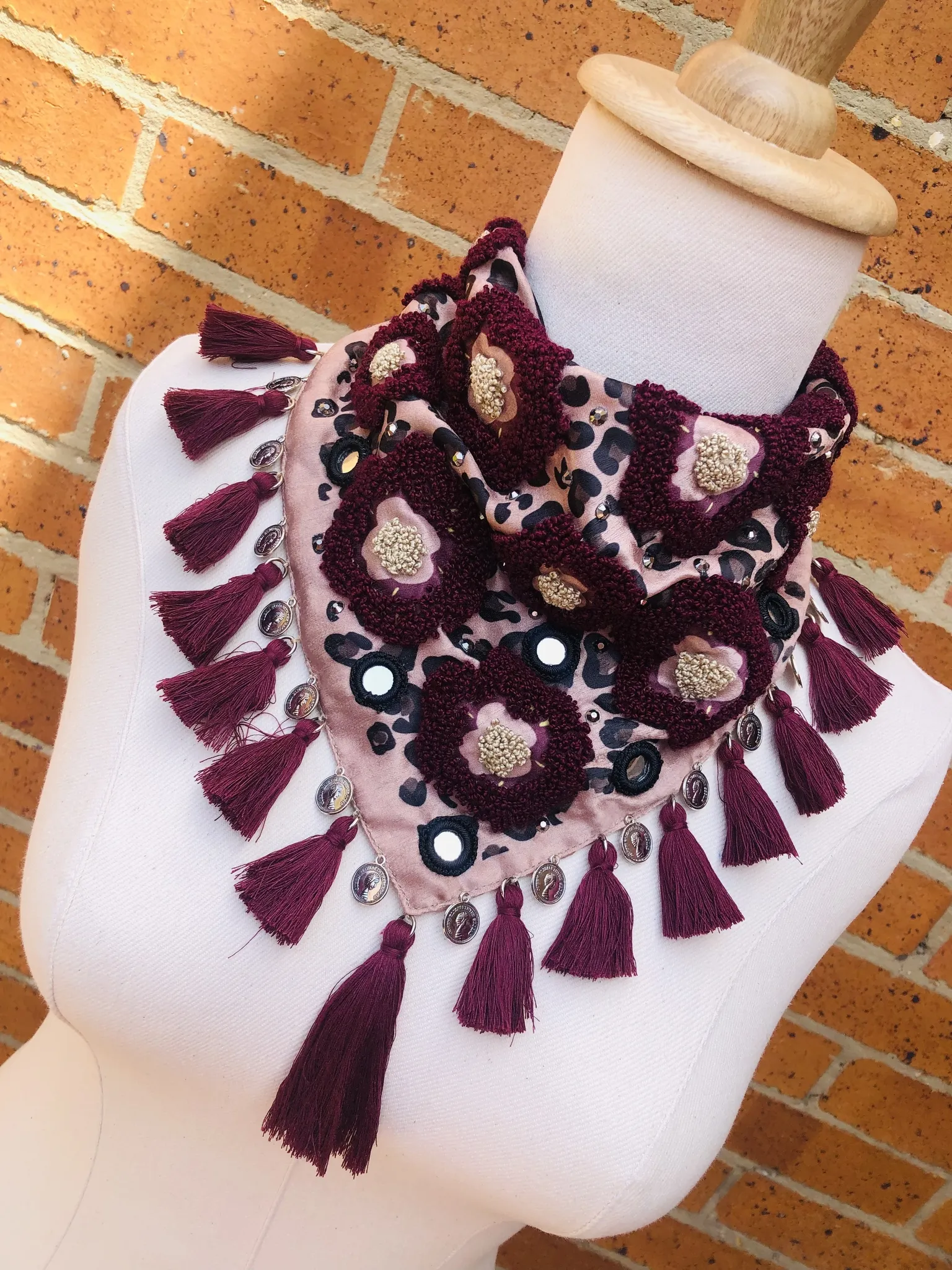 Pañoleta bordada “mi atardecer” 2