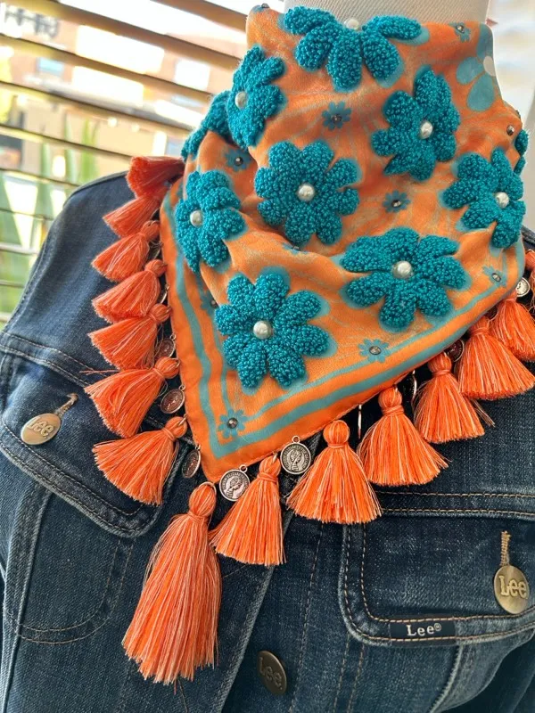 Pañoleta Margaritas de otoño borlas naranja