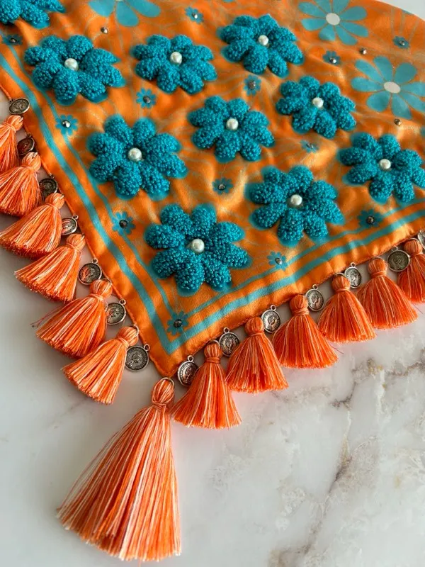 Pañoleta Margaritas de otoño borlas naranja 4