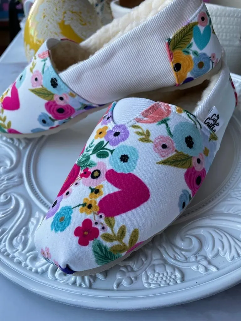Alpargatas  By Santi Blancas con Flores y Corazones 4