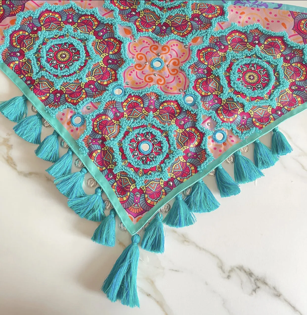 Pañoleta Bordada Mandalas Azul 4