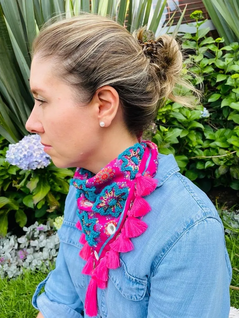 Pañoleta Bordada Mandalas azules.