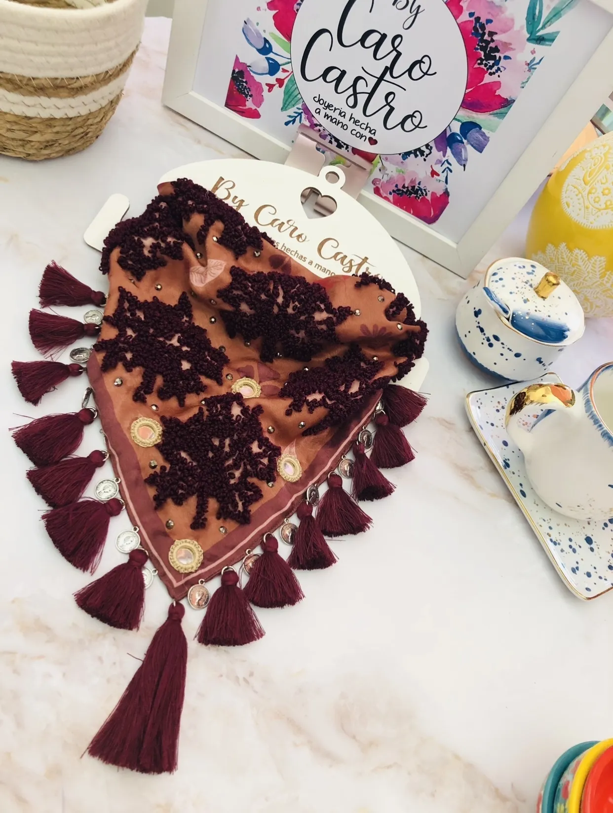 Pañoleta Bordada hojas otoño Vinotinto