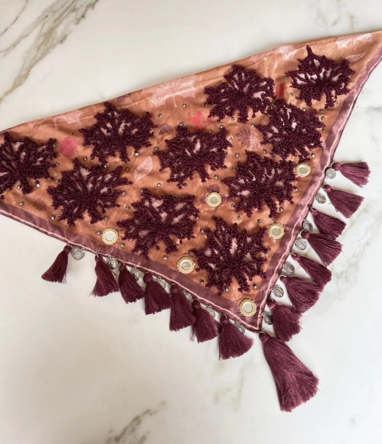 Pañoleta Bordada hojas otoño Vinotinto 2