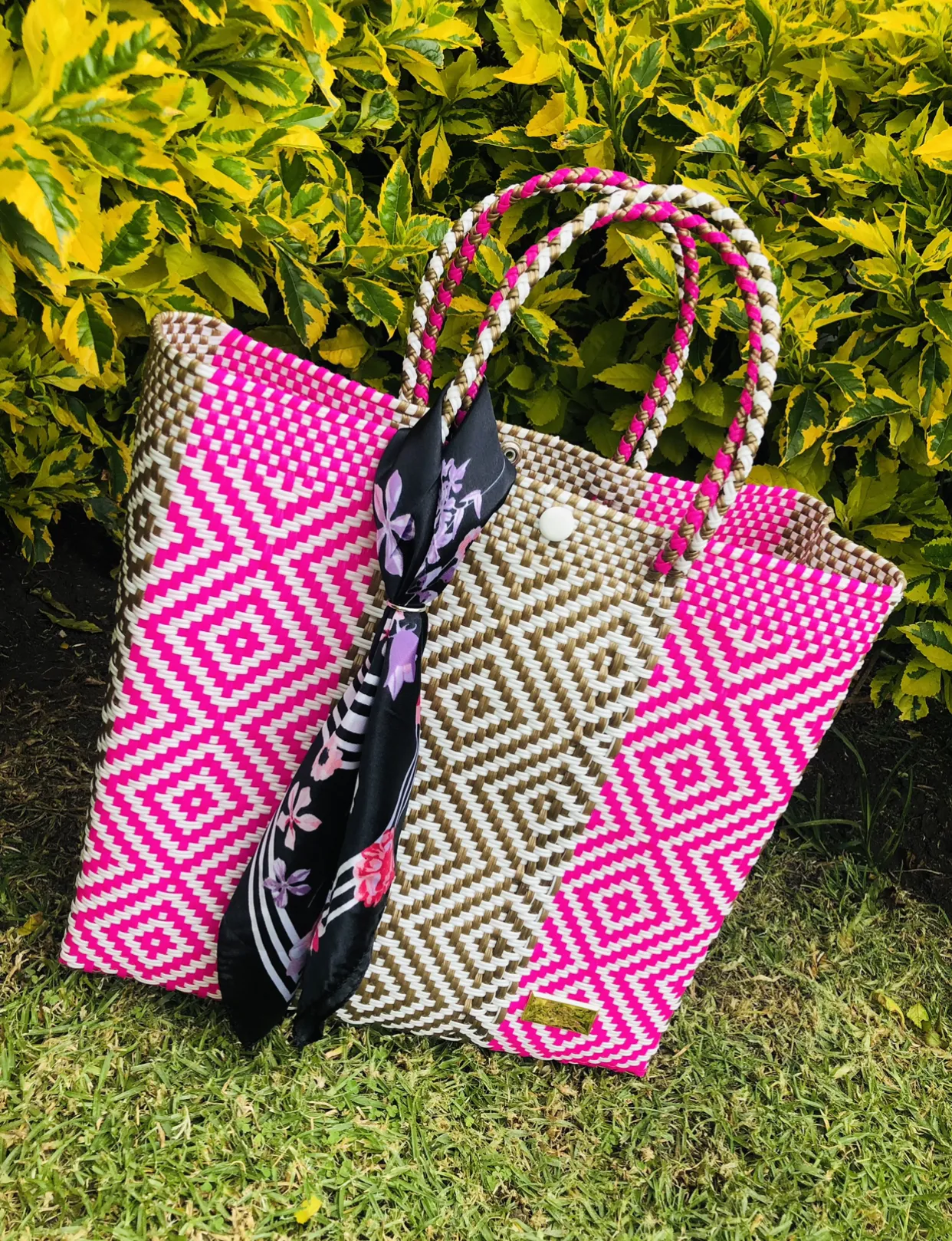 Cartera Grande, fucsia, Beige y Dorado