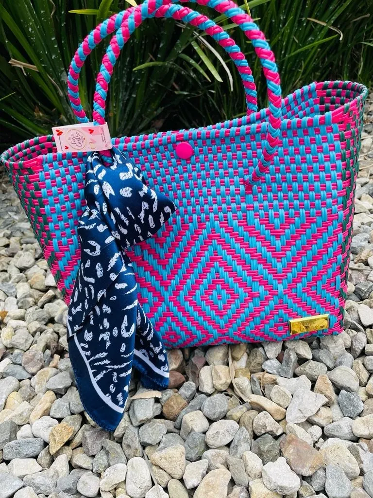 Cartera Tejida Mediana fucsia con azul y verde
