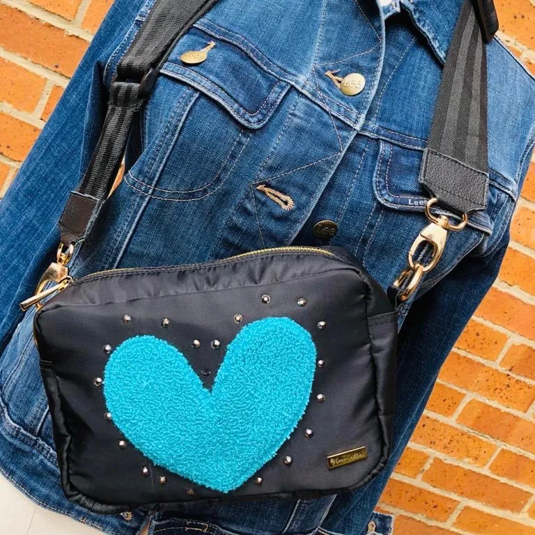 Bandolera con Corazón Bordado Azul 2