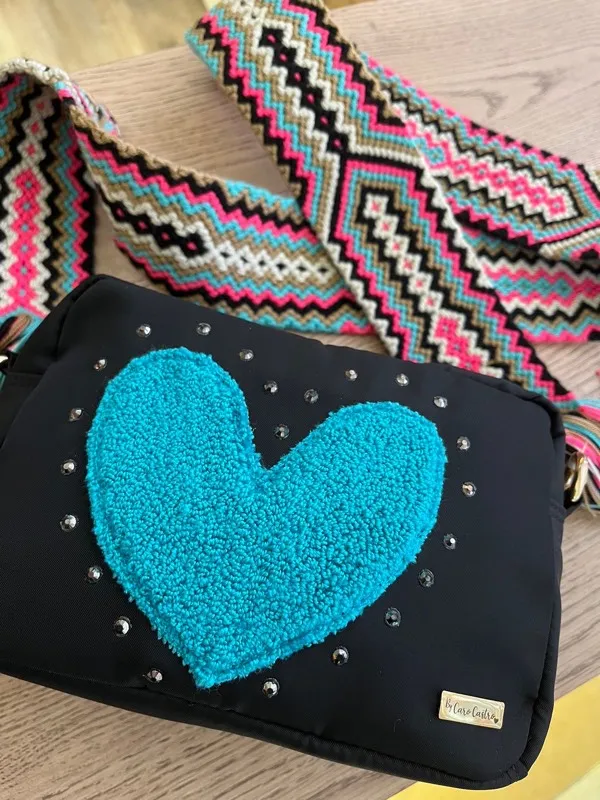 Bandolera con Corazón Bordado Azul 4