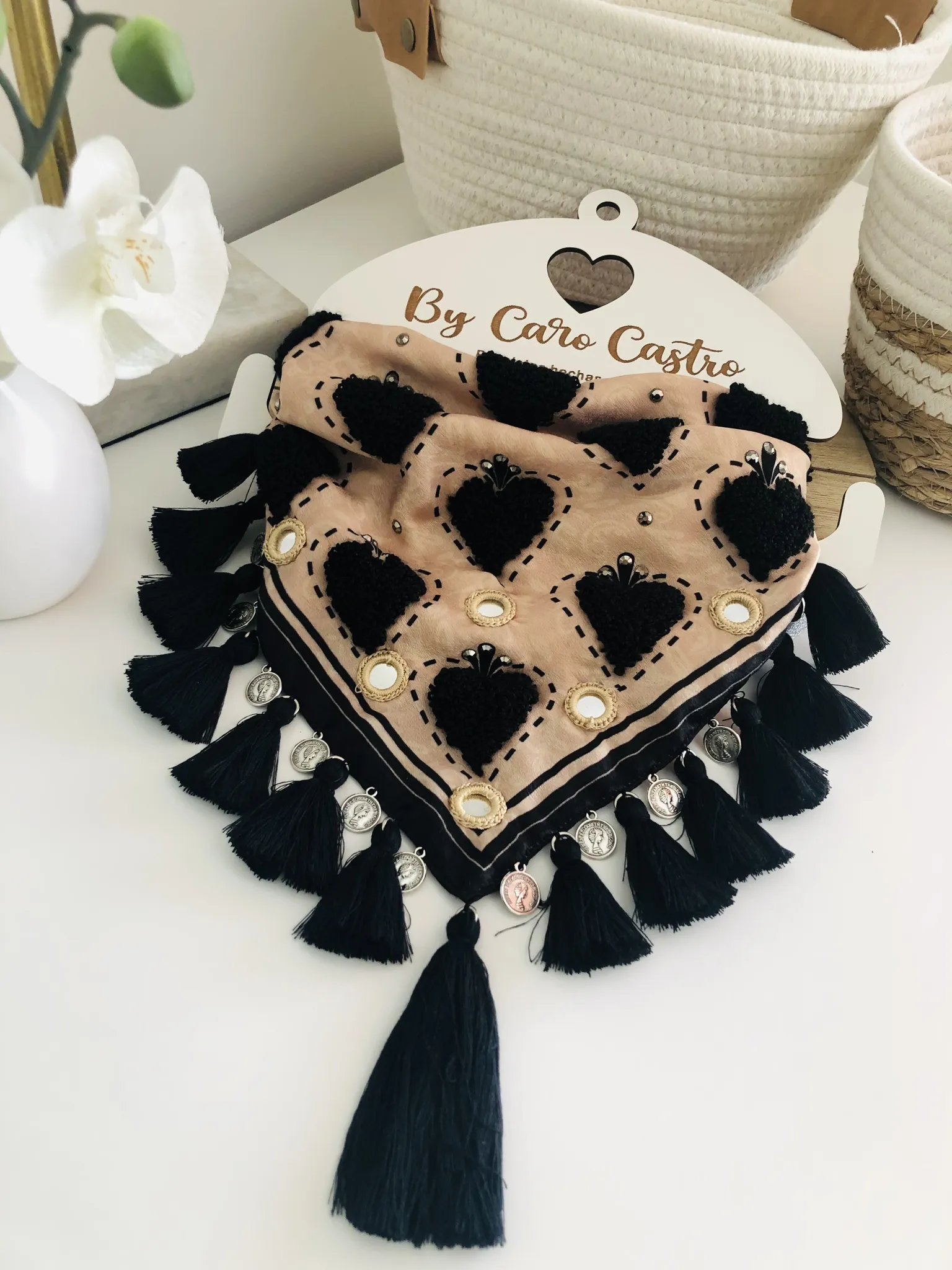 Pañoleta corazones negros