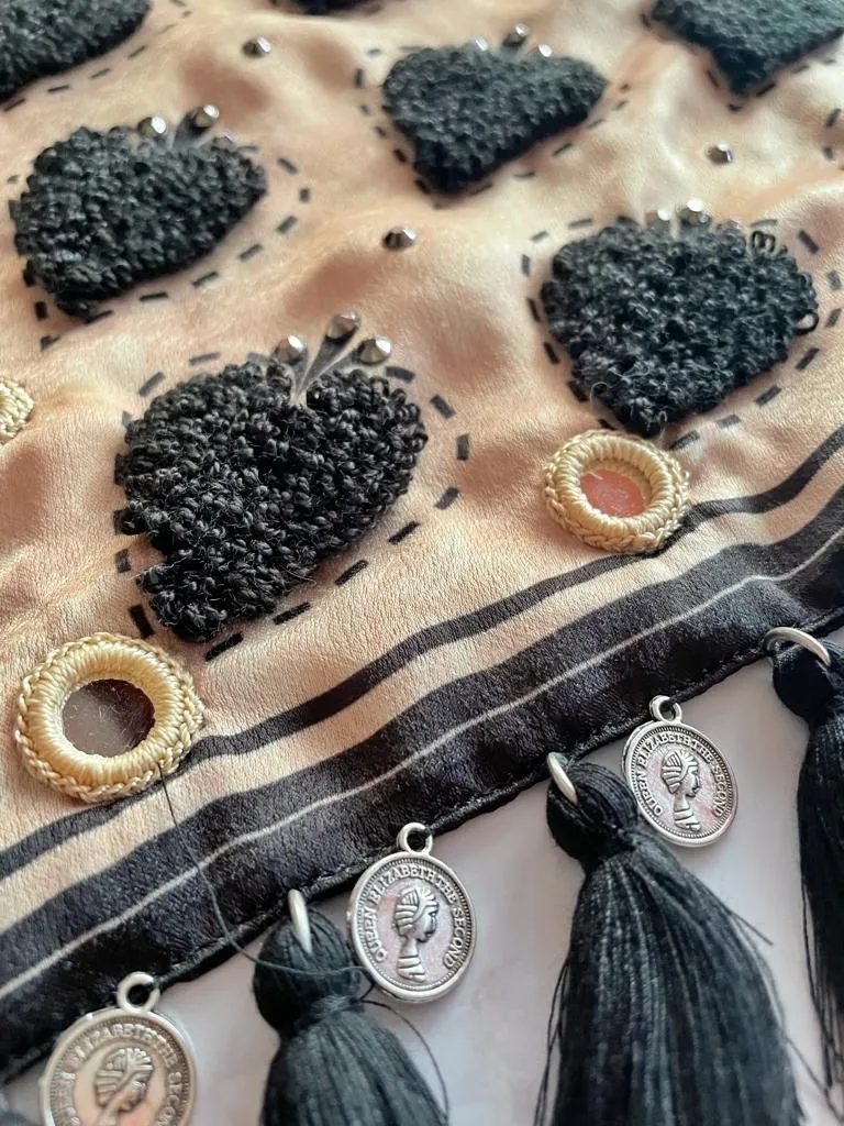 Pañoleta corazones negros 3