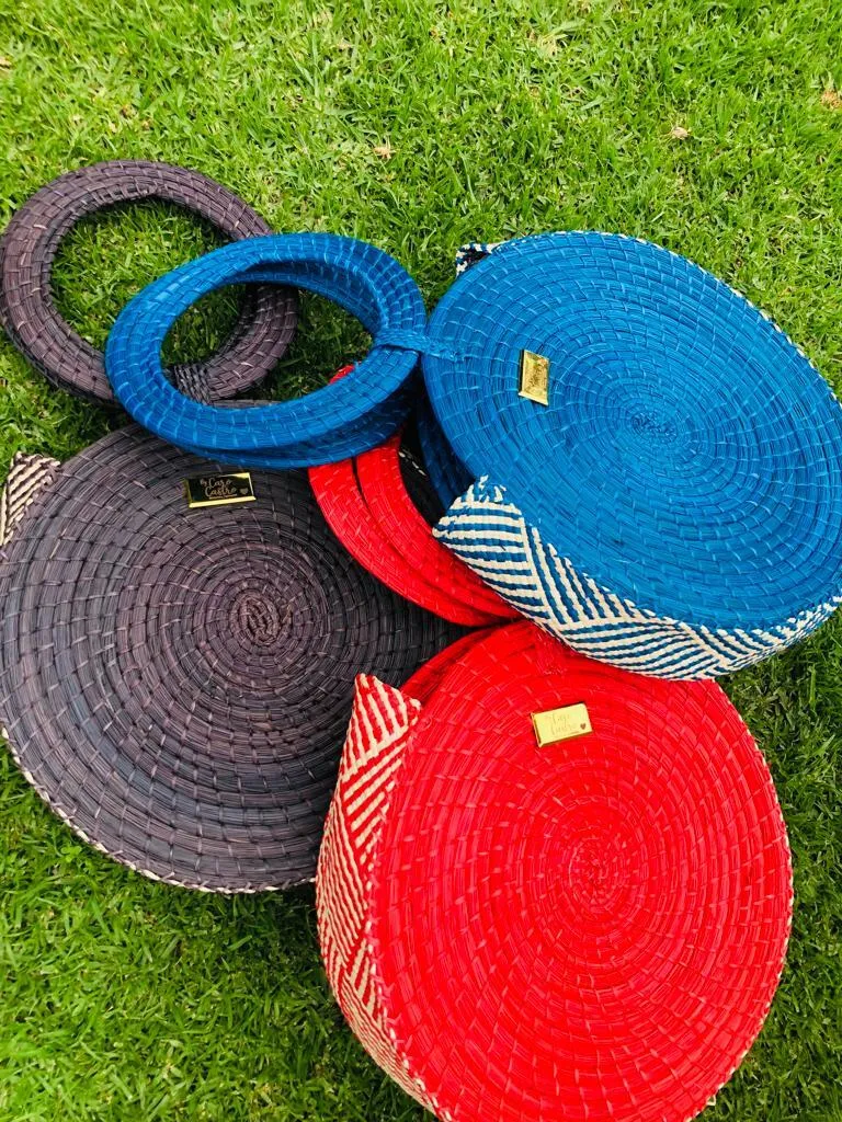 Cartera Tejida Azul Redonda