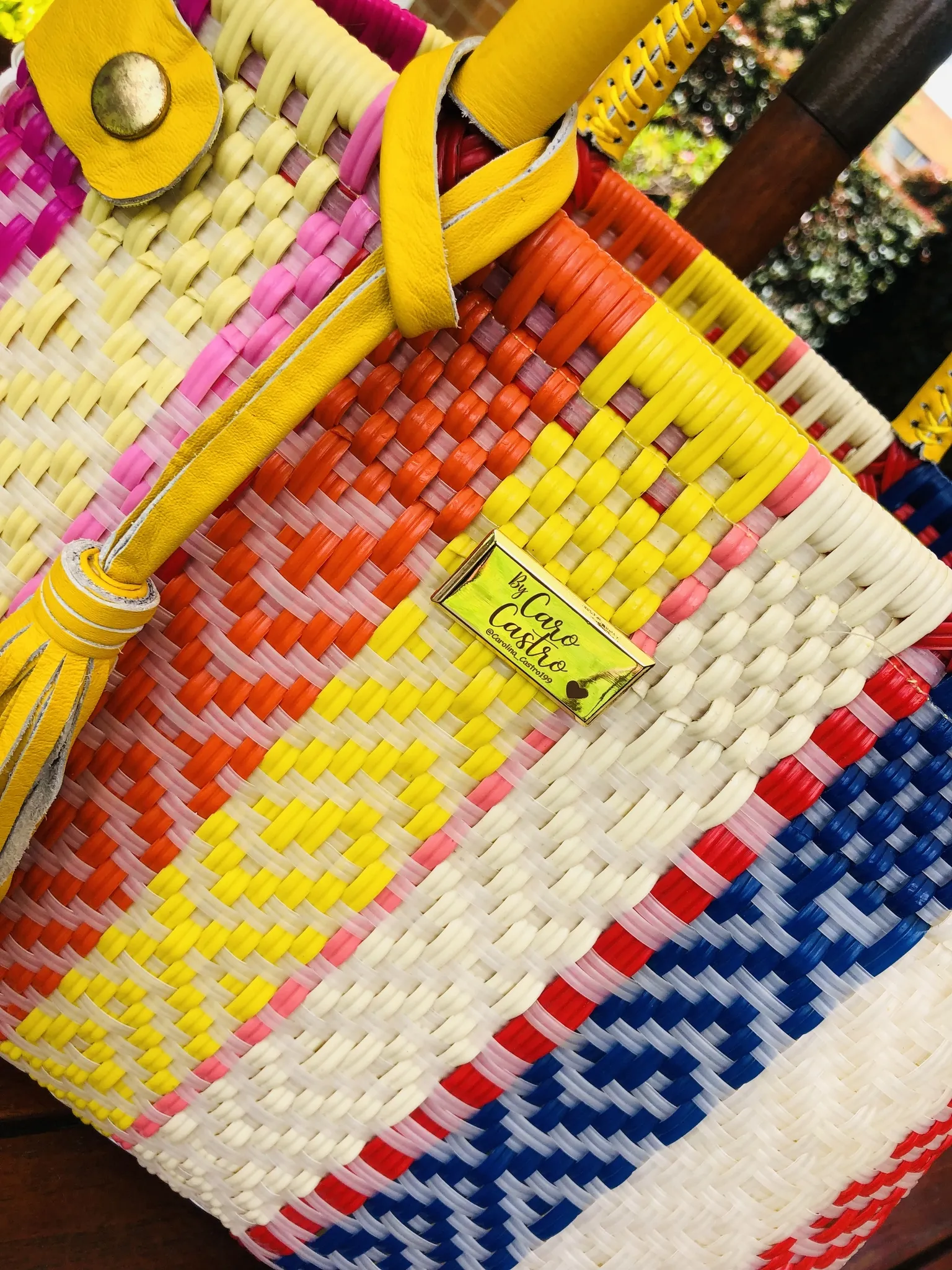 Cartera multicolor tejida a mano. 3