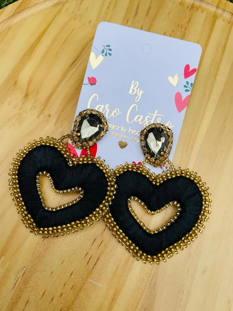 Aretes Corazón Negro con Borde Dorado
