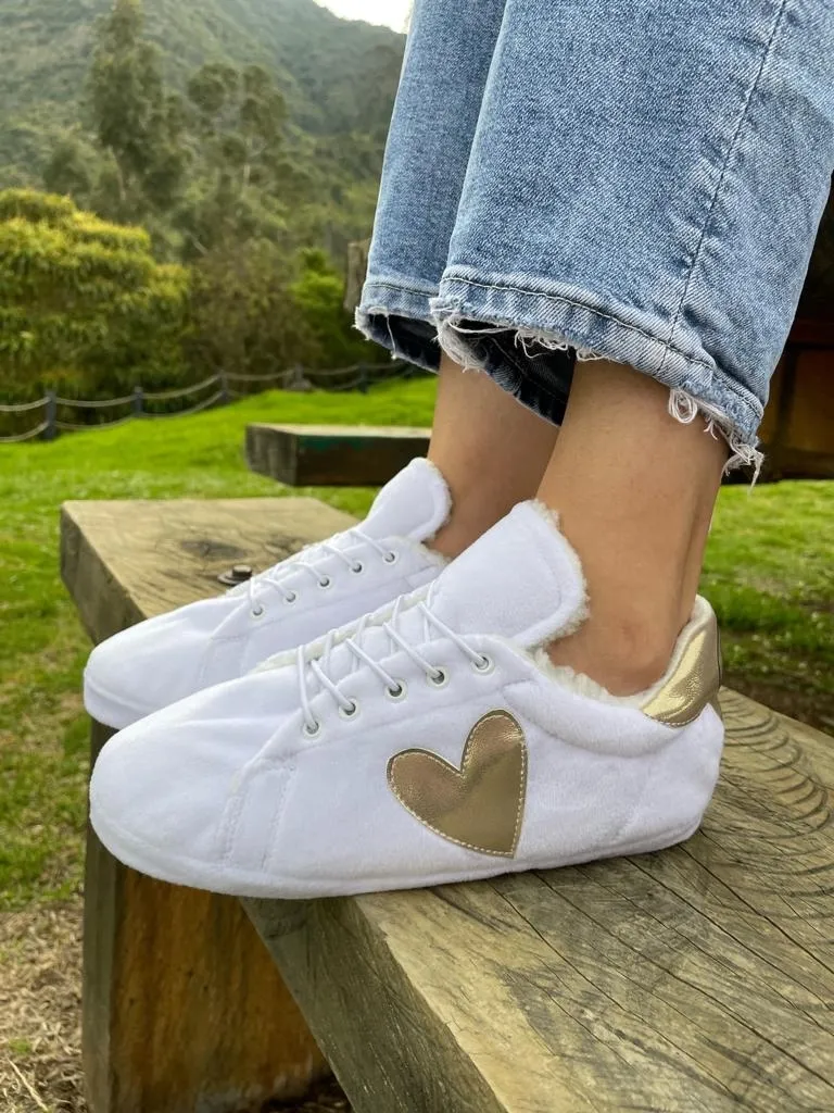 Babuchas Tennis Blancas con Corazón Dorado