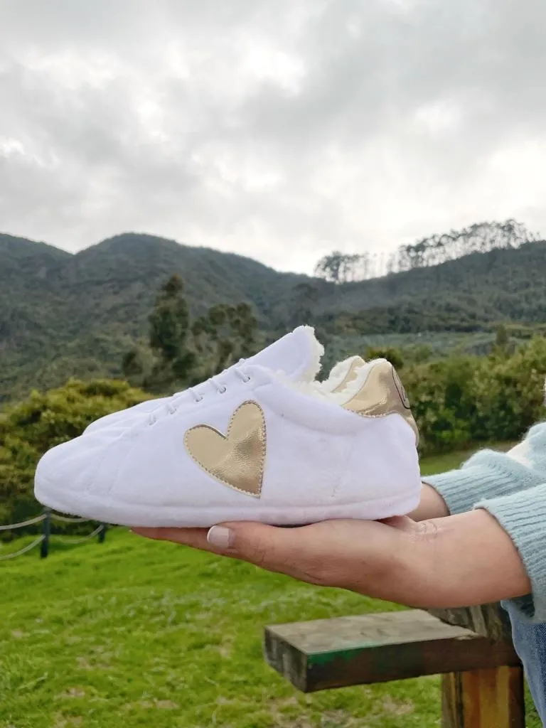 Babuchas Tennis Blancas con Corazón Dorado 2