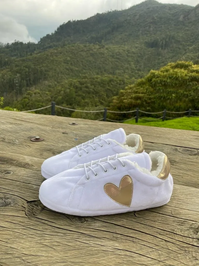 Babuchas Tennis Blancas con Corazón Dorado 4