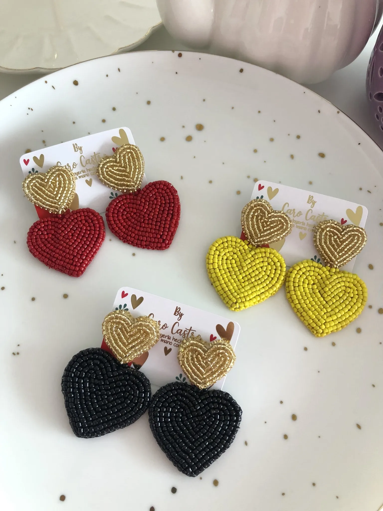 Aretes Doble Corazón con Topo Dorado
