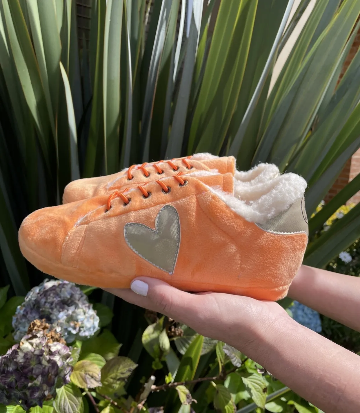 Babuchas Tennis Naranjas con Corazón Dorado