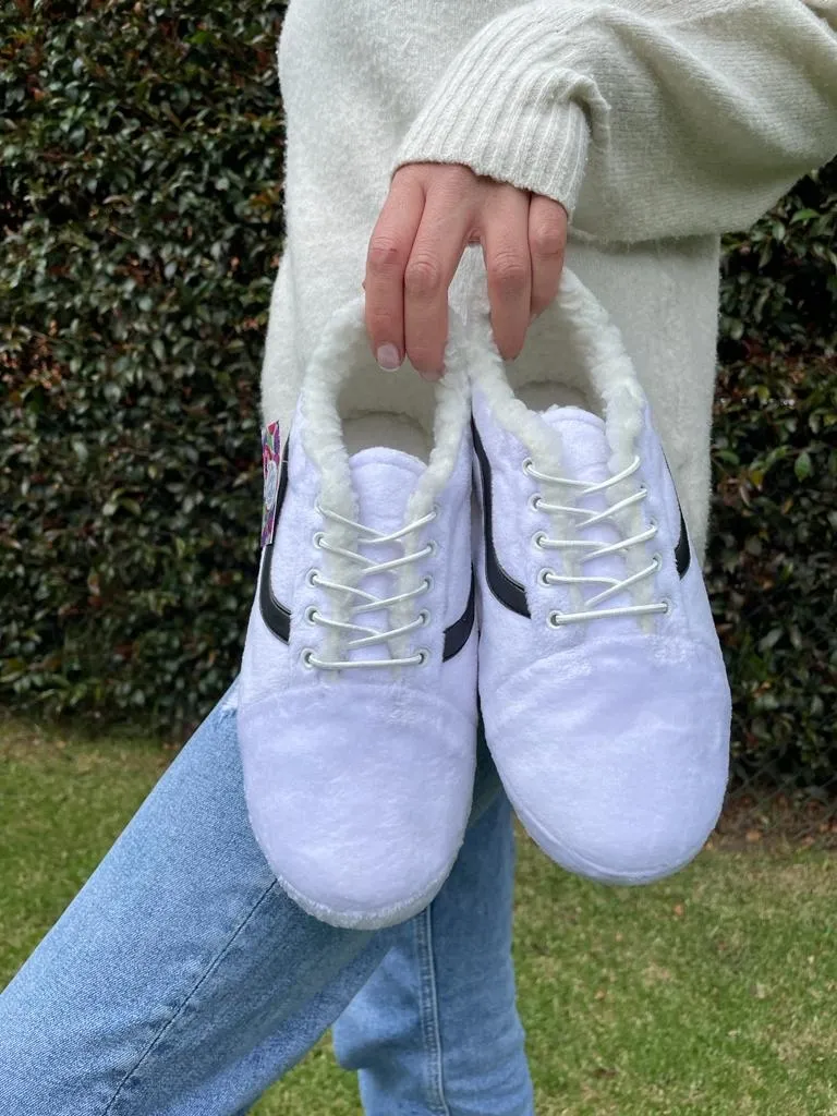 Babuchas Tennis Blancas con Linea Negra