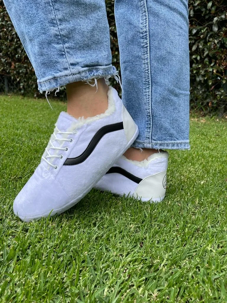 Babuchas Tennis Blancas con Linea Negra 5
