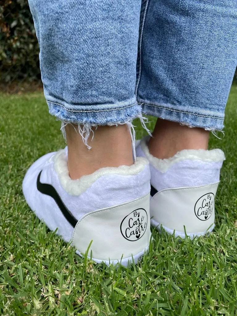 Babuchas Tennis Blancas con Linea Negra 7