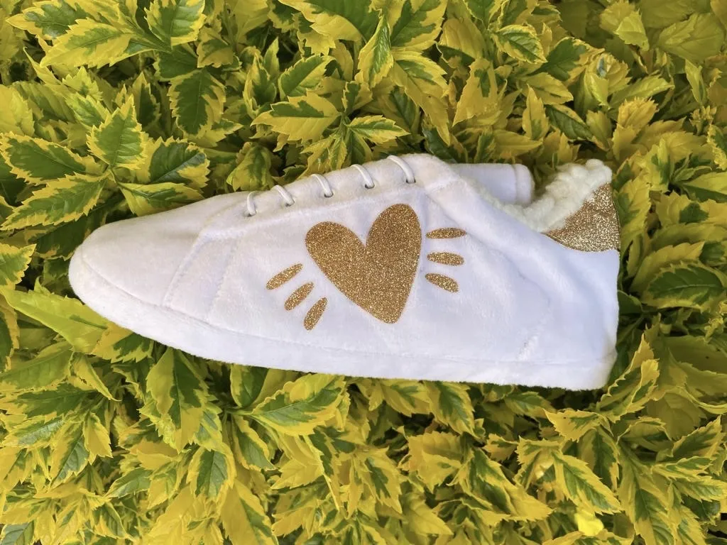 Babuchas Tennis Blancas con Corazón Escarchado 4