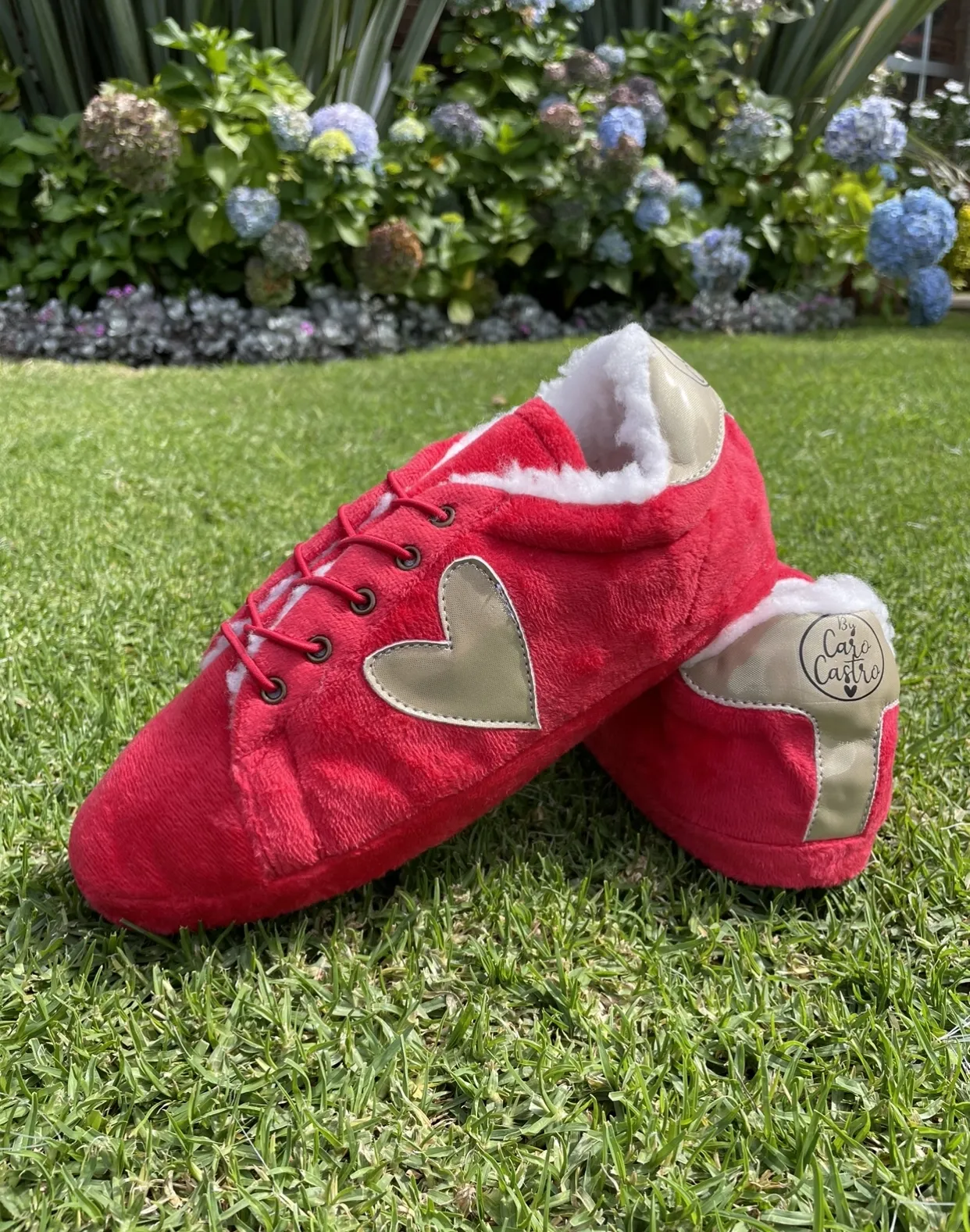 Babuchas Tennis Rojas con Corazón Dorado 2