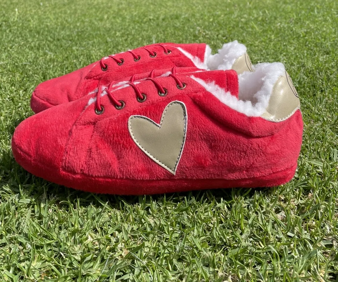 Babuchas Tennis Rojas con Corazón Dorado 4