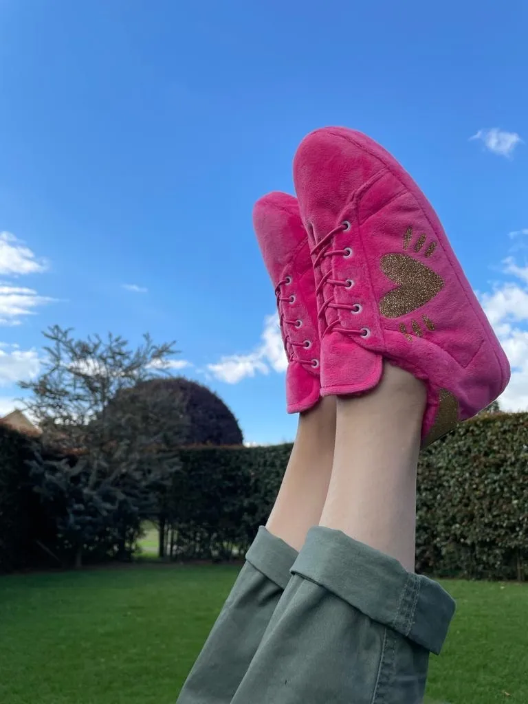 Babuchas Tennis Fucsia con Corazón Escarchado 4