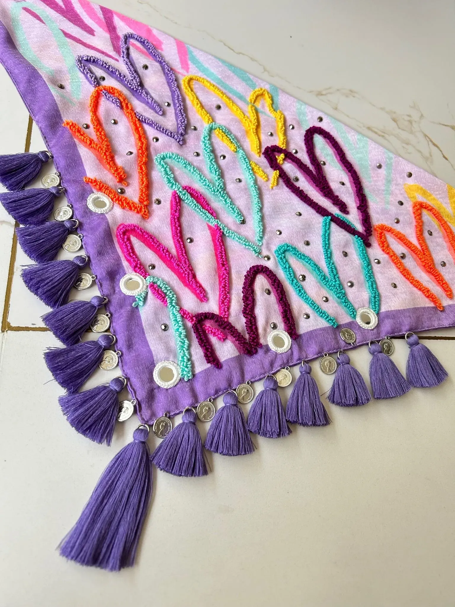 Pañoleta Lila “DULCE CORAZÓN” 💜 Bordada a mano 