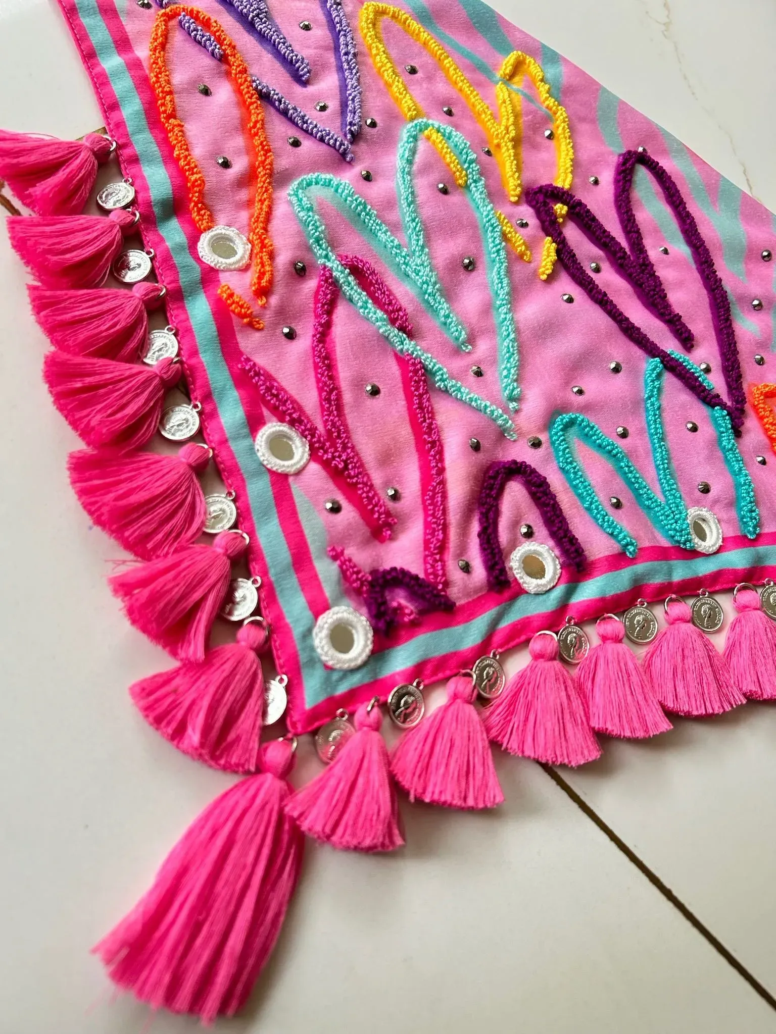 Pañoleta Fucsia  🩷 “Dulce Corazón” bordada a mano 2