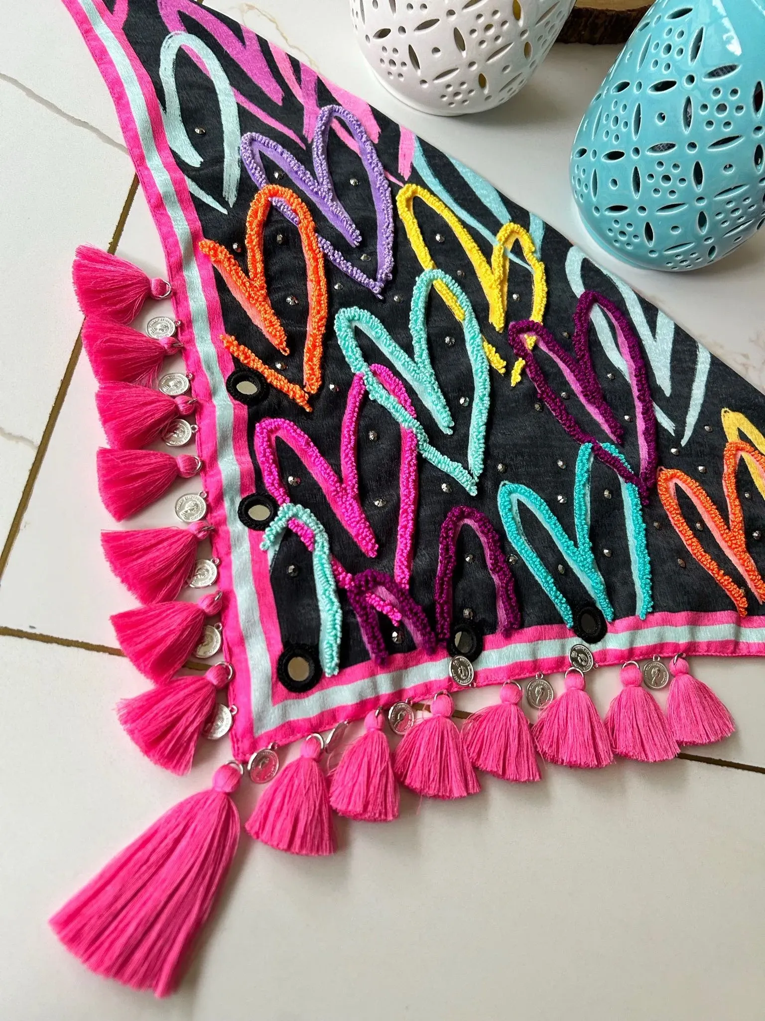 Panoleta negra 🖤”Dulce Corazón” bordada a mano 2